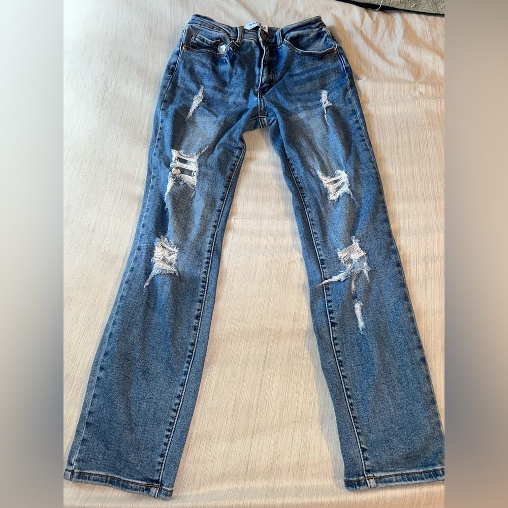Dark wash, stretchy mom jean